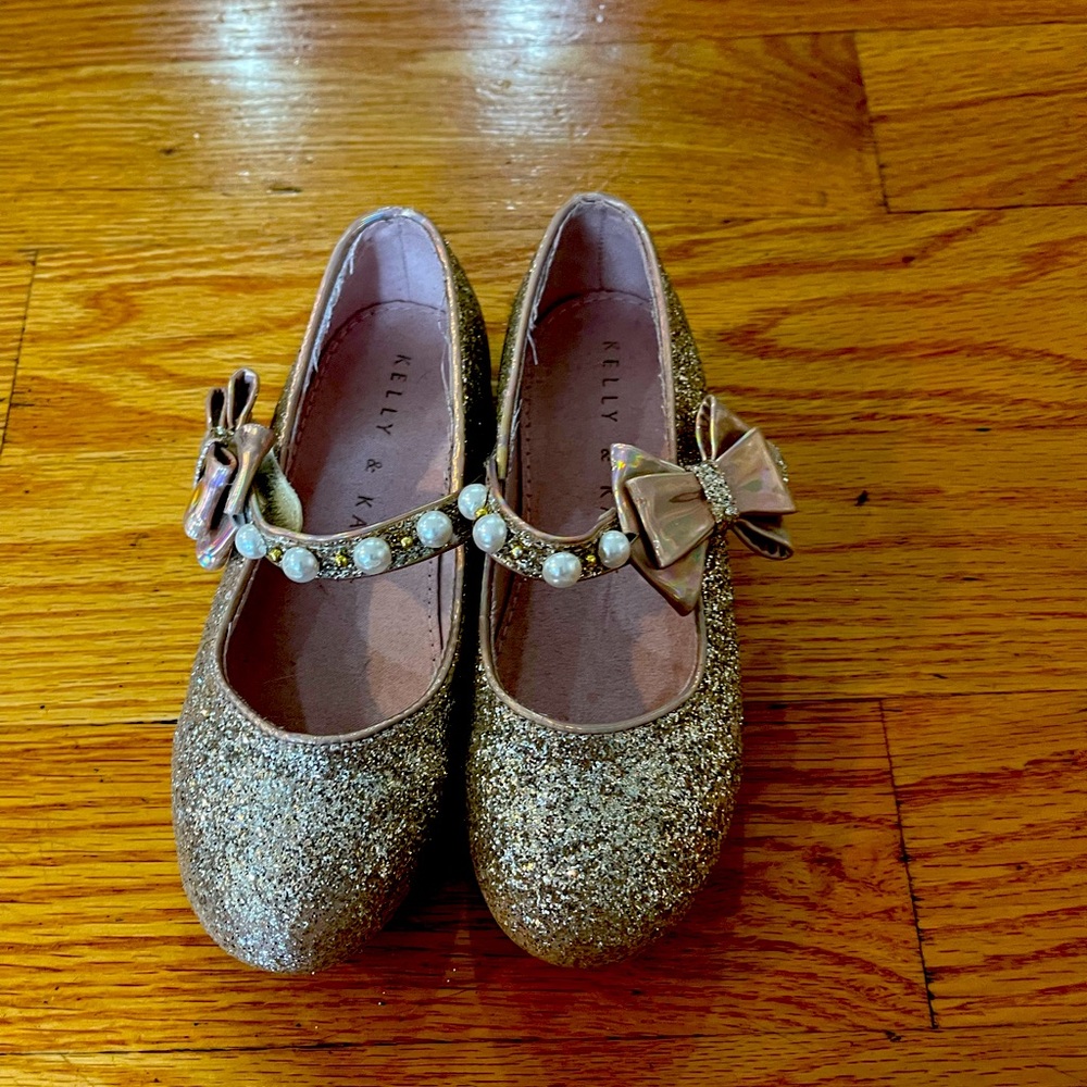Girls dress shoes w small heels